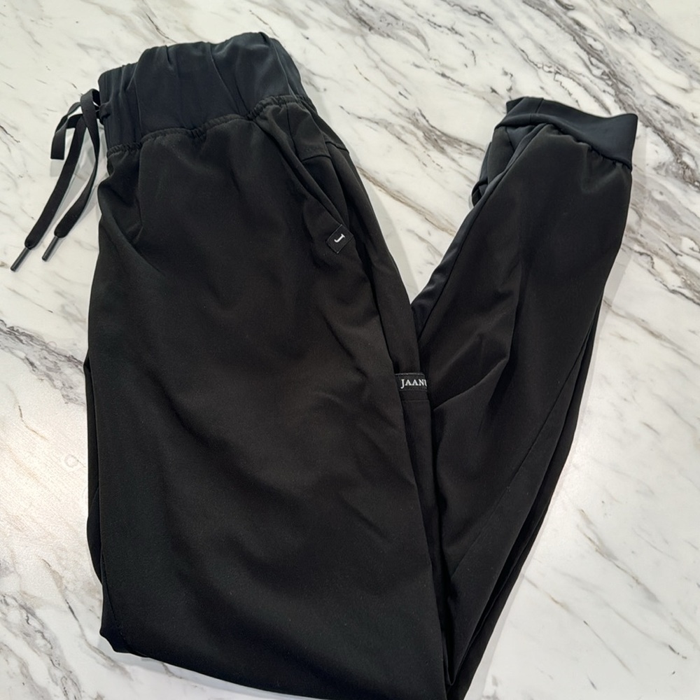 Jaanuu Jogger Scrubs